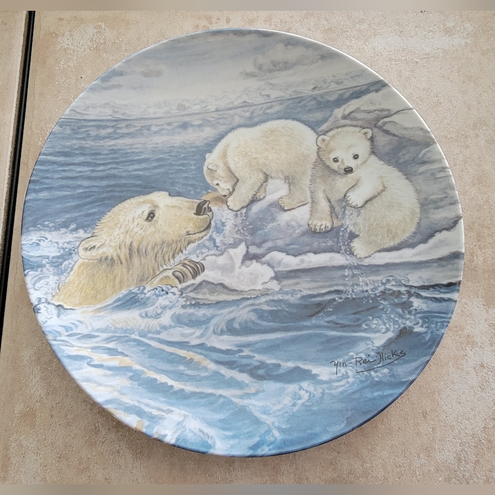 Plate A Tender Coaxing Signs of love Collection Pilar Bear